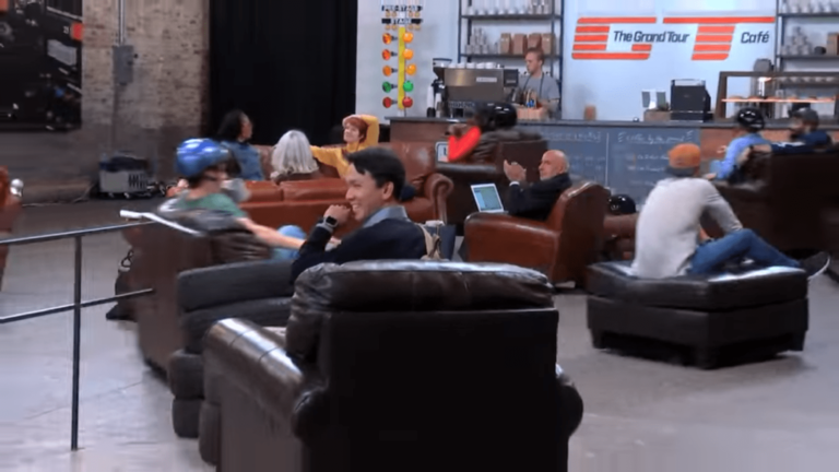 אמזון מציגה: בית הקפה שהפך למסלול מירוצים