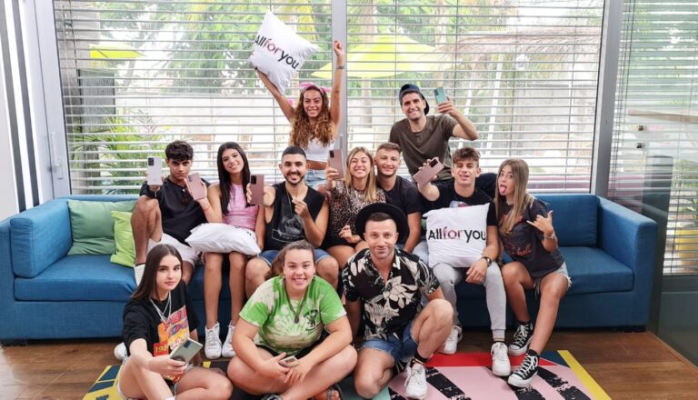 פורמט תוכן ייחודי לראשונה בשיתוף עם TikTok ישראל: סמסונג ישראל תשיק הקיץ ווילת קריאייטורים בשם “All ForYou”