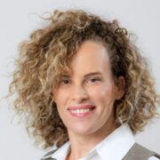 הכירו את דנה אפשטיין, סמנכ"לית השיווק והמכירות של IMC