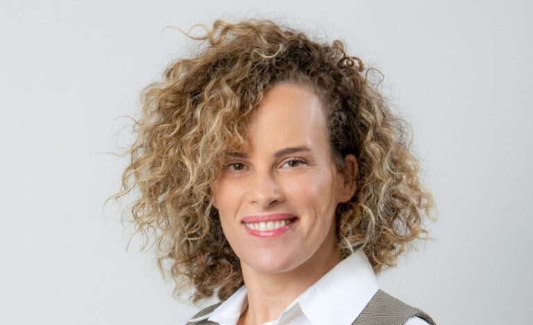 הכירו את דנה אפשטיין, סמנכ"לית השיווק והמכירות של IMC