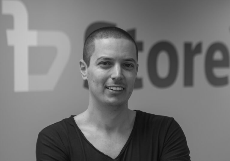 הכירו את אייל רייך, סמנכ"ל שיווק ושותף מייסד של חברת StoreYa
