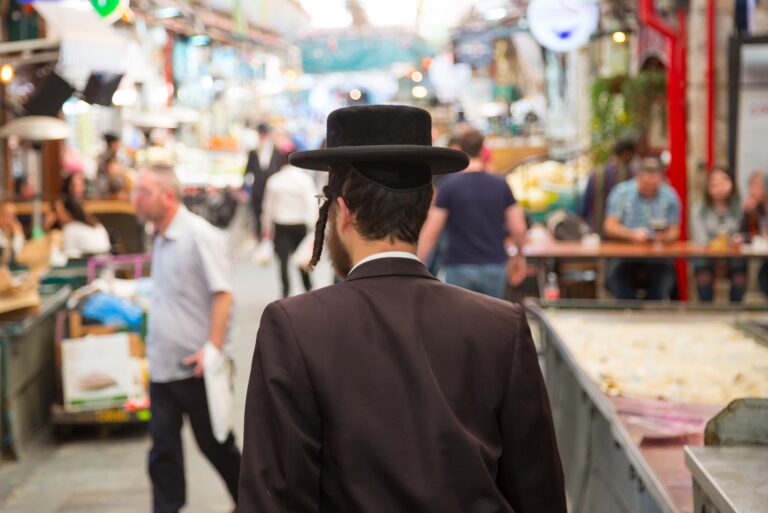 סופר או מכולת שכונתית? איפה מעדיפים החרדים לקנות מזון