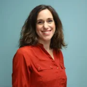 1:1 עם ד"ר מיכל הלפרין בן צבי, על שיווק דיגיטלי לגיל השלישי