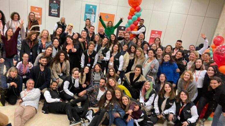 מאיצים קדימה: קהילות משנות מציאות // אמיר שניידר
