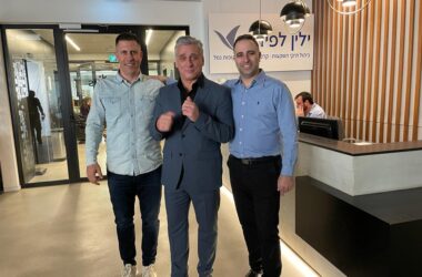אופיר פרבר ועומר דגני עם הפרנזטור ליאור אשכנזי.