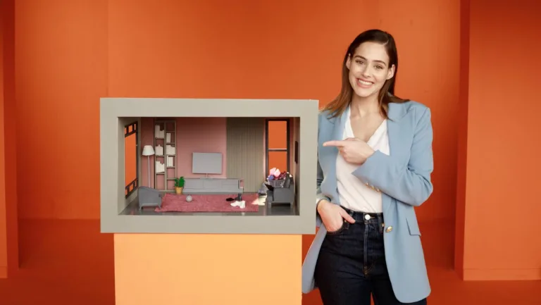 השחקנית גילי איצקוביץ בקמפיין חדש לדרושים IL שמשיקה מנוע חיפוש חכם