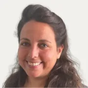 הכירו את יעל בנתורה, מנהלת שיווק של התיכון החברתי והפנימיה – דרור מצפה רמון
