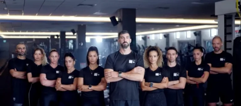 שיתוף פעולה בין סמסונג לבין קבוצת הולמס פלייס הכולל מיתוג מיוחד במועדוני הרשת תחת הכותרת 5 Galaxy Watch