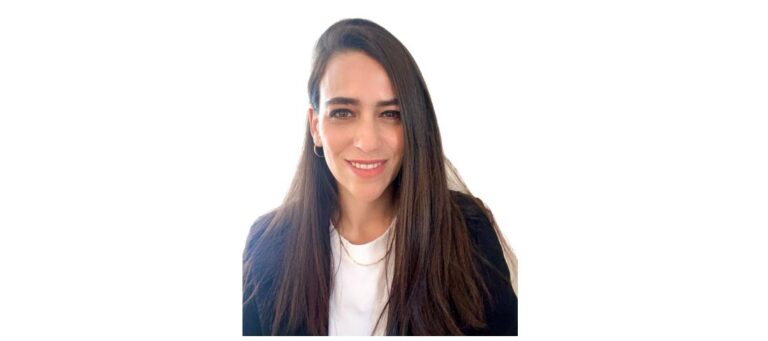 ליאת נוימן_סמנכלית שיווק אופטיקנה. צילום עצמי