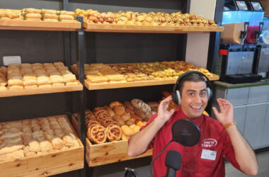 אמיר שורוש בקמפיין חדש למיני סופר אלונית של דור אלון. צילום: יפעת סטאל