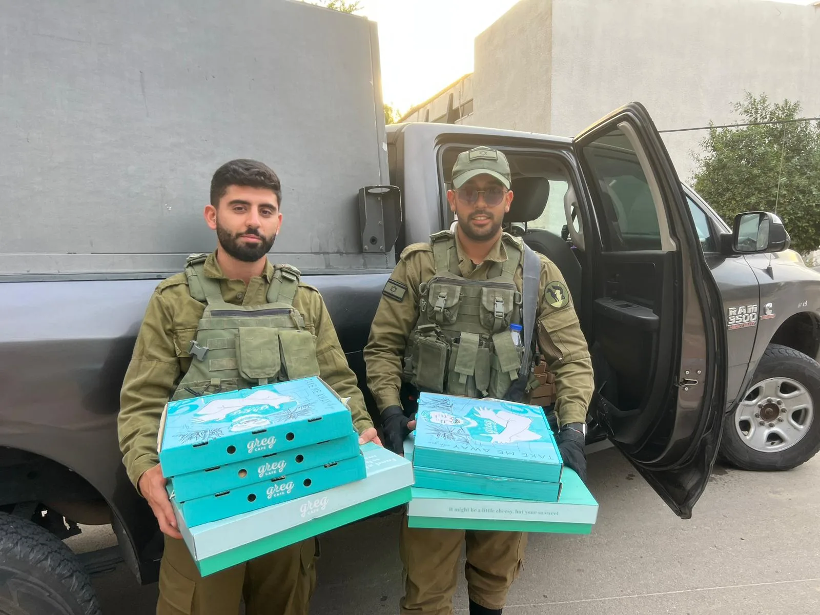 רשת קפה גרג וביגה חילקו הבוקר 3,500 ארוחות לחיילי צה"ל ותושבי עוטף עזה