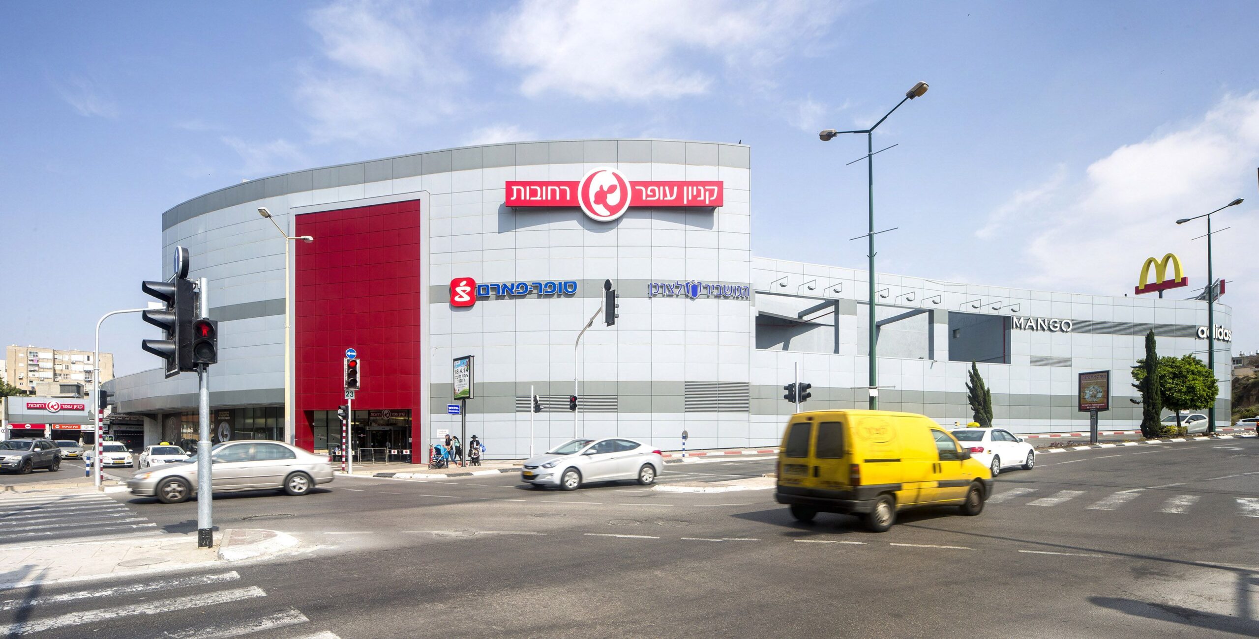 קניוני עופר בשיתוף פעולה עם רשת צומת ספרים לטובת איסוף ספרים וצעצועים