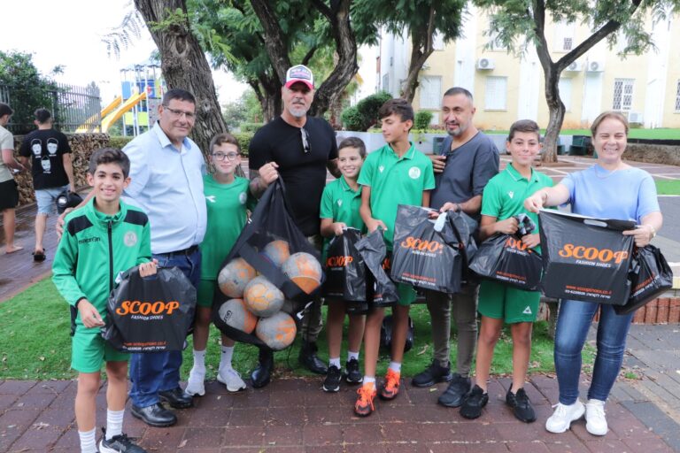 איציק זוהר ושחקני הפועל ב"ש: אלון תורג'מן ושי אליאס – למען ילדי עוטף עזה במשחק ראווה מול מועדון הפועל כ"ס