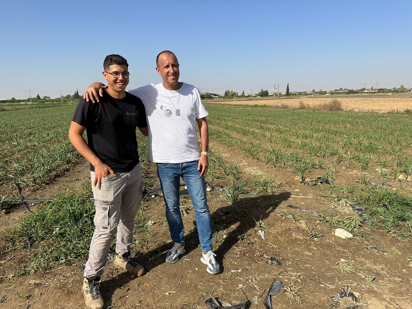 עוטפים את העוטף: בכירי ועובדי גרג וביגה מתגייסים למען החקלאים בעוטף עזה