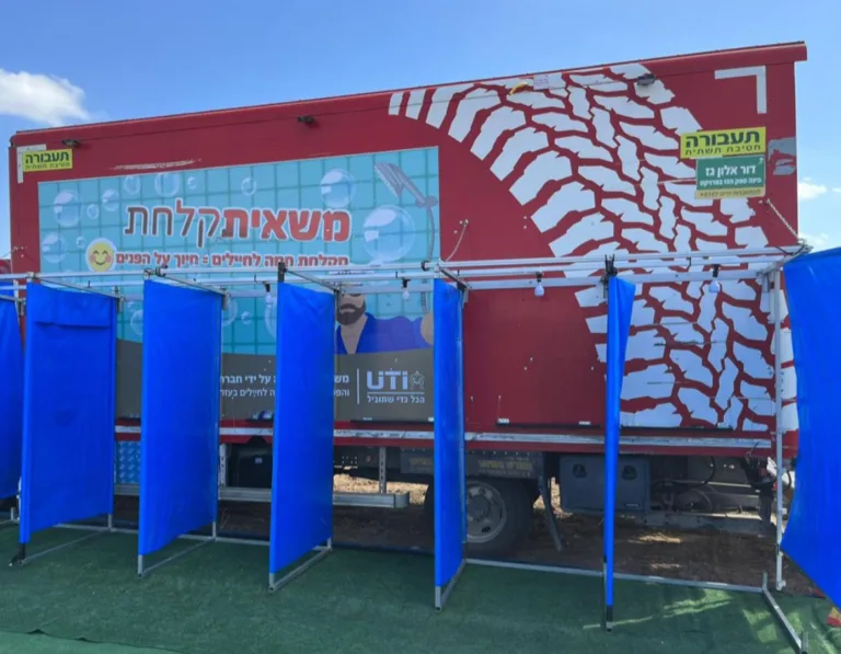 דור אלון ממשיכה לפנק את חיילי צה"ל: מנגישה מקלחות חמות ללוחמות וללוחמים