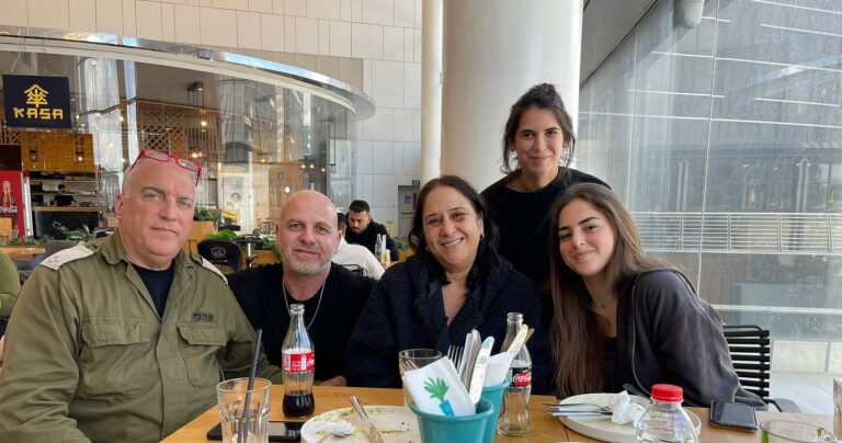 רשת קפה גרג משיקה מנת ספיישל חדשה בתפריט: הכריך של רוני