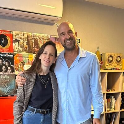 פרק 328 בפודקאסט השיווק: שני שביט, מנהלת מיזם "שווה פיתוח", ציונות 2000