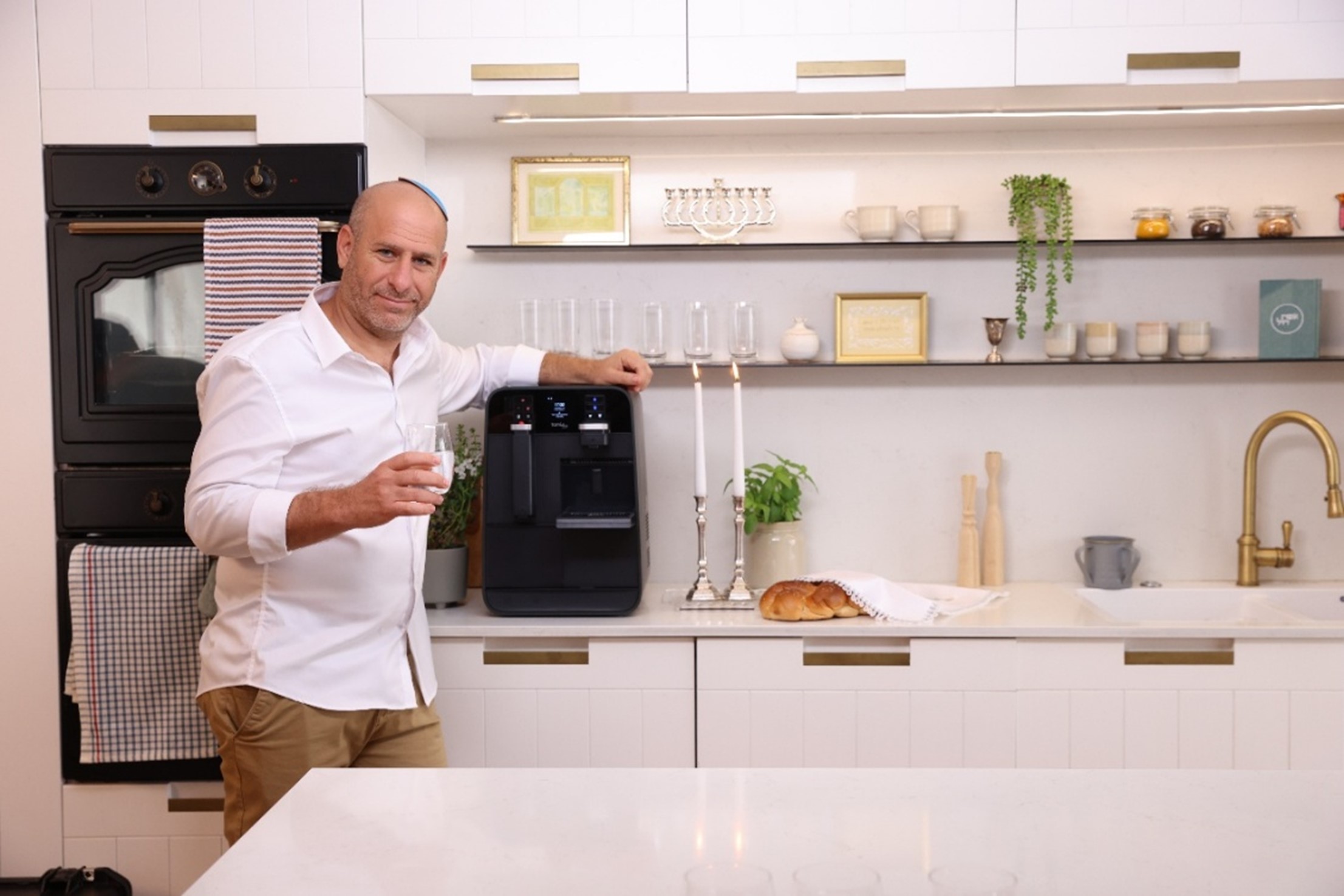 תמי4 בקמפיין ראשון לבר המים הכשר לשבת
