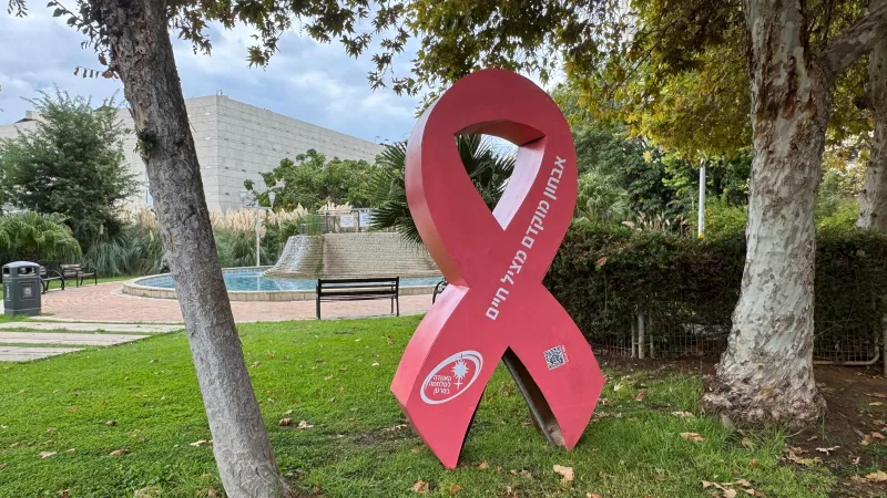 מצהוב לוורוד: פסל סרט ההזדהות שהפך לסמל המאבק בסרטן השד